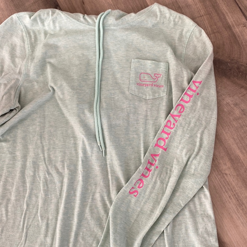 VIneyard vines hooded long sleeve t-shirt